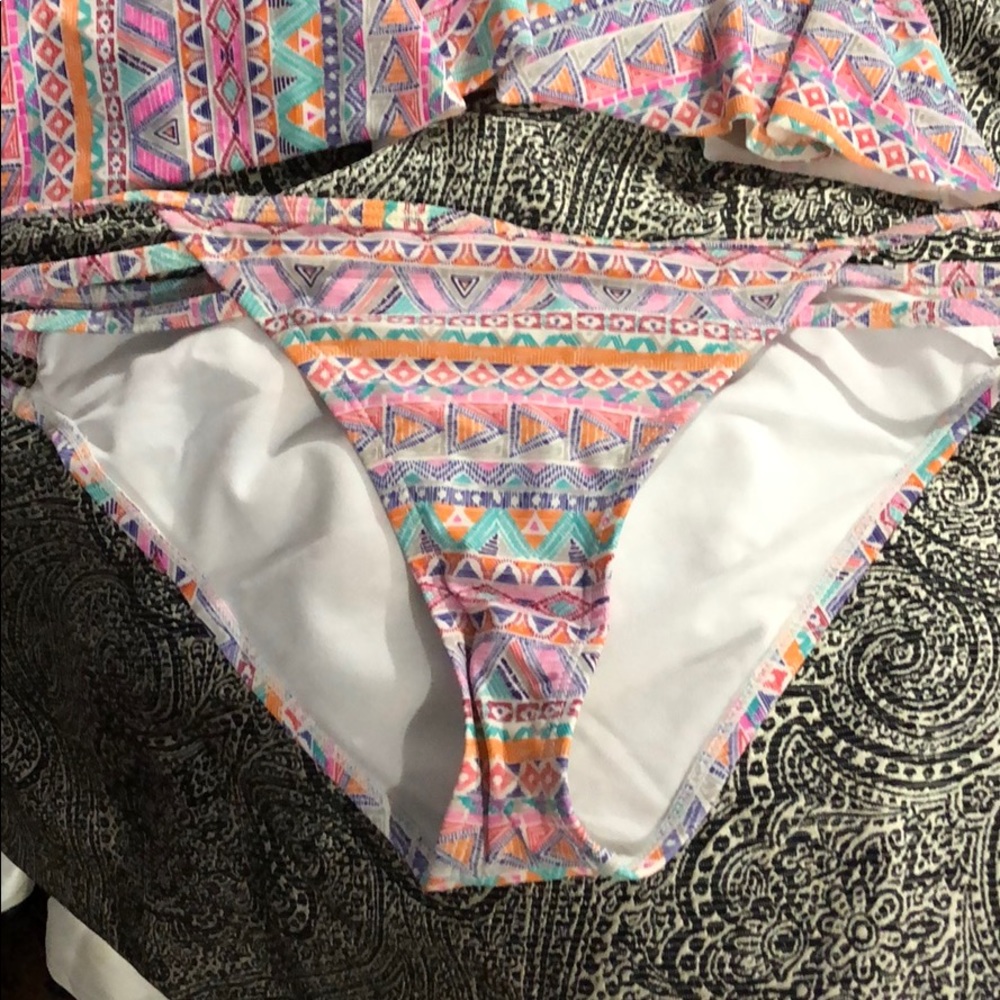 Bikini - Picture 2 of 4